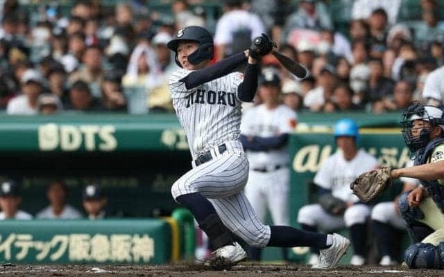 公式戦初の本塁打放った東北の松本主将　「諦めない」チームを鼓舞