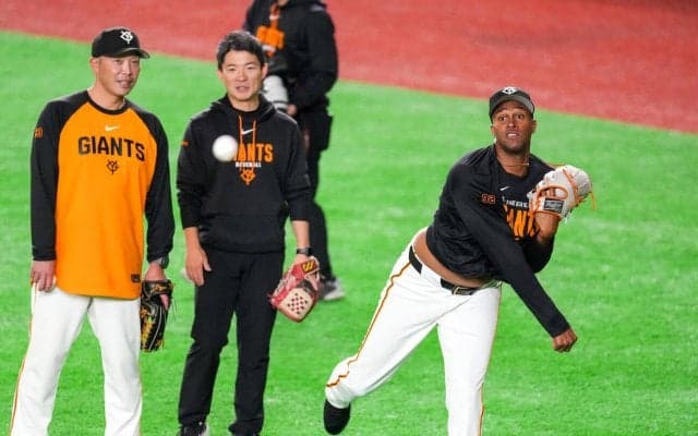 【巨人】来日遅れたマルティネスがチーム合流「準備はできている」と万全アピール