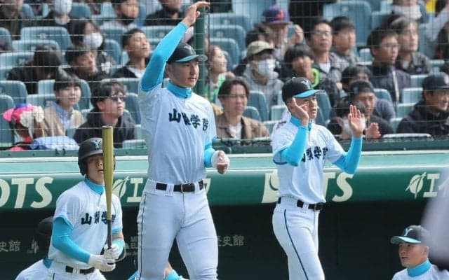 主力のアクシデント続くもチーム一丸で掴んだベスト8！山梨学院のWエースは仲間に感謝「刺激もらった」「全員にありがとうと言いたい」【センバツ】