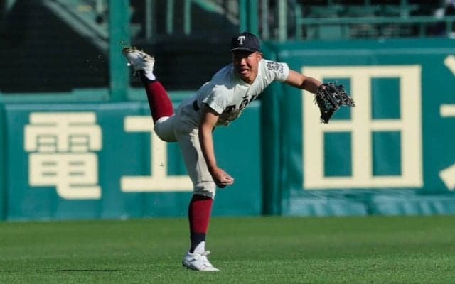 大阪桐蔭の左翼手が好返球でサヨナラ阻止！｢自分は肩が強くないけど…｣ビッグプレーでチーム救った【センバツ】