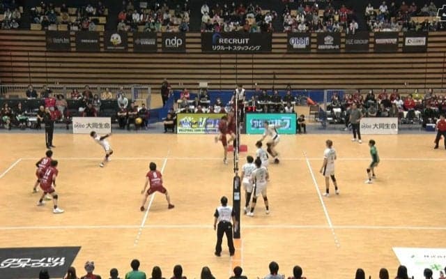 “胸レシーブ”で決めた バレーボール、強烈スパイクで珍しい光景 本人も驚き