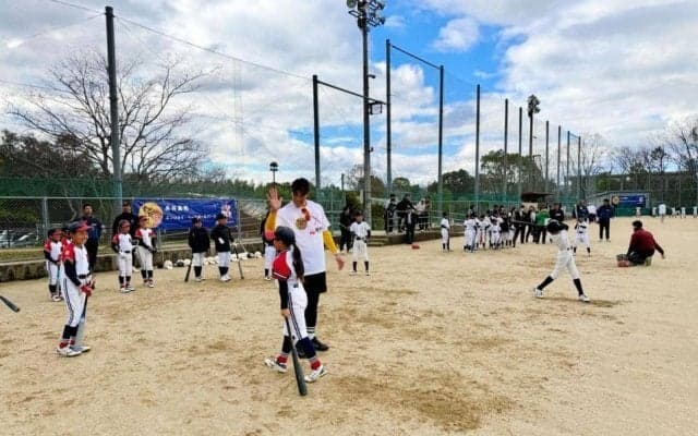 阪神・糸井嘉男ＳＡ　中島裕之氏と野球教室開催　今春キャンプでは臨時コーチでも指導