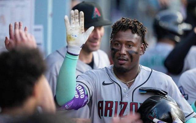 山本由伸から先制２ランを放ったペルドモの知ってる日本語は「サインください」