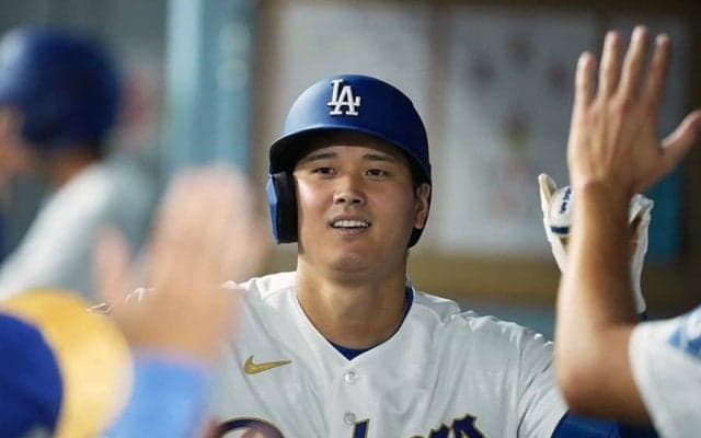 大谷翔平、実は3年連続の開幕戦ギフトだった　指揮官が証言…由伸も感激「さすが」