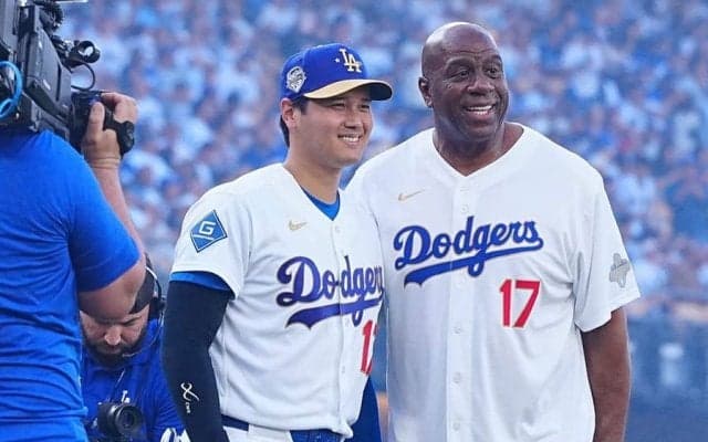 大谷翔平、“レジェンド”との豪華2ショットを公開　始球式で共演…開幕白星でインスタグラム更新