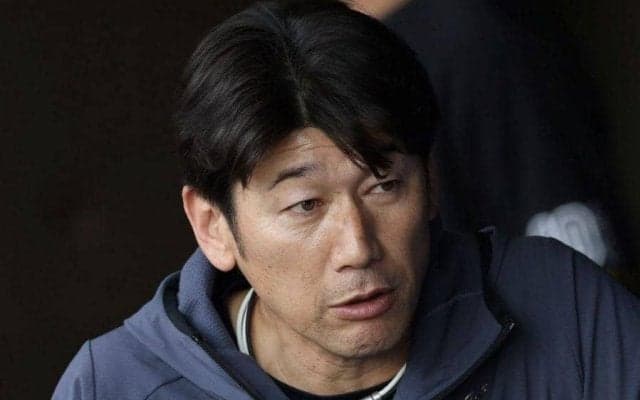 「えーお相撲さんたちの中にいると小さい（笑）」　錣山部屋が前ＤｅＮＡ監督らとの集合写真投稿「ハマの番長　かっこいい！！」