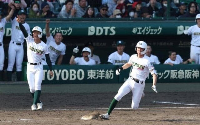 専大松戸　春夏合わせて初のベスト４進出　山梨学院との接戦を制す