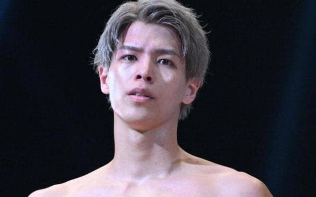 キスした相手が背後に・・・格闘技公開計量で異例の光景　人気格闘家と美しきリングガールが大照れ「後ろにいんだもん」