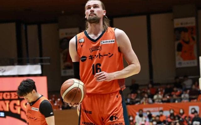 PO進出を決めた愛媛オレンジバイキングスに痛手…マット・ハームスが全治6カ月程度の大ケガ