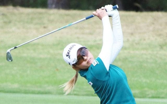 １９歳ルーキー「とりさく」こと鳥居さくら　４連続バーディーで４差１１位発進　主催者推薦で優勝なら大会４年連続の快挙