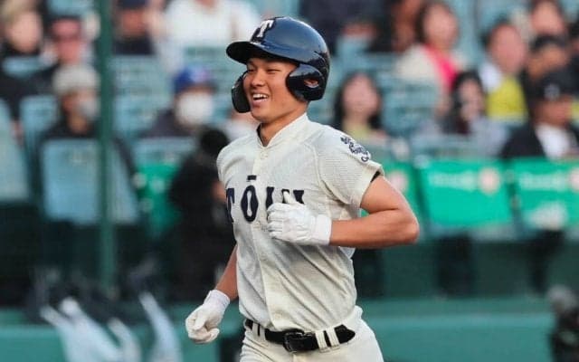 大阪桐蔭の｢4番・DH｣が豪快アーチ！チームは終盤7回に同点許す【26年センバツ】