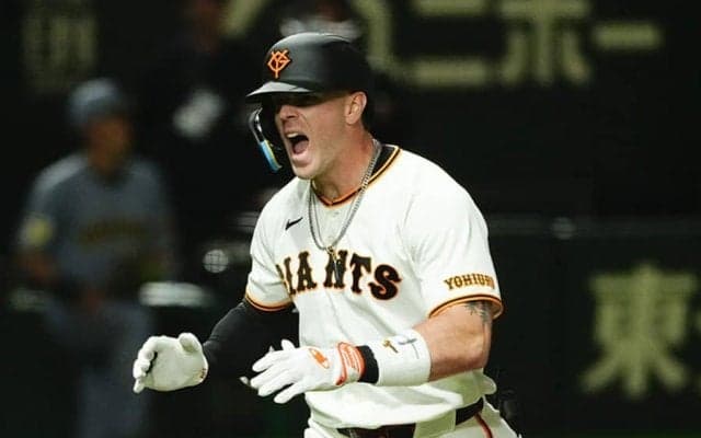 巨人キャベッジが先頭打者アーチ　12球団“最速弾”で雄叫び…1番起用で快音、東京ドーム騒然