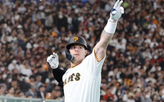 阿部采配、ずばり！東京ドーム騒然の巨人1番キャベッジの先頭打者アーチにファン大興奮…天敵、村上からの初アーチ