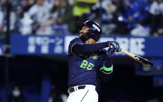 【ヤクルト】サンタナ２年連続開幕戦アーチ「自分のポイントまで…」公式戦314日ぶり本塁打