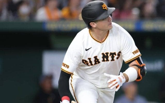 東京ドーム騒然、巨人新外国人は「神助っ人ちゃう？」4番ダルベックが天敵、村上から豪快アーチの大仕事！「期待せずにはいられない!」