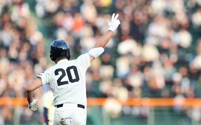 これぞ大阪桐蔭の4番打者　技ありのバスター、谷渕「よっしゃ来た」