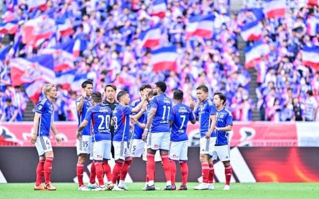 ｢クラブの魂同士が並んでるのいいな｣横浜FMvs鹿島の伝統の『The CLASSIC』特製ポスター発表！ 背番号8と40の背中ユニショットが｢めっちゃかっこいいじゃん｣と評判