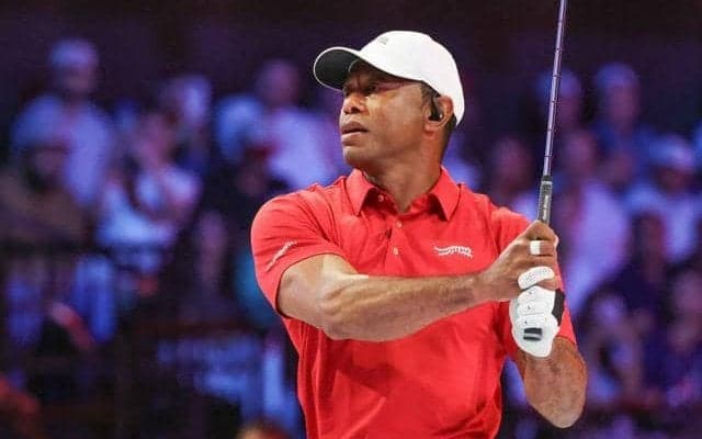 タイガー・ウッズ選手を逮捕　横転事故起こす、薬の影響下で運転か