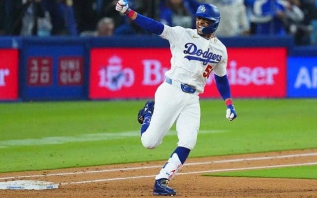 ド軍が開幕2連勝　ベッツ3ラン＆タッカー勝ち越し打で快勝…大谷は33試合連続出塁