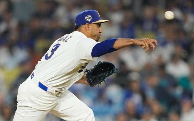 ドジャース新加入のディアスの登場曲にスタンド大熱狂　走者を出すも移籍後初セーブをマーク