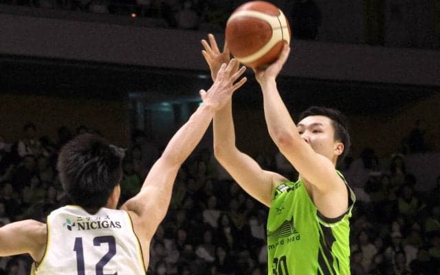 地区首位だったレバンガ北海道が今季ワースト４連敗でＣＳ出場圏外に転落　トーステン・ロイブルＨＣ「前半にプレッシャーを与えなければいけなかった」