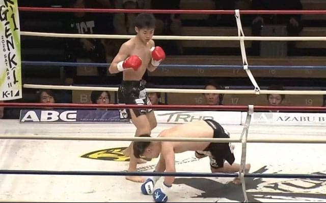 2.7キロ体重超過も試合強行 1R3ダウンの衝撃KO劇「体つき違うやん」ファン困惑も驚きの結末