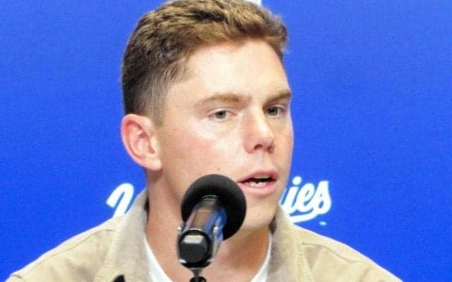 ドジャース　スミスの愛娘がほっこり始球式　シャーロットちゃんがすっかりお姉ちゃんに　昨年のＷＳで人気者に　パパは試合で逆転決勝弾！