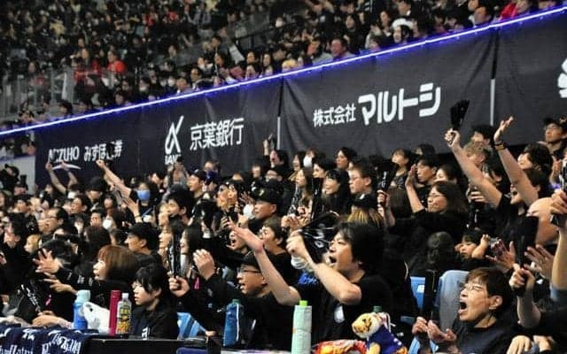 Bリーグ、初の千葉ダービーはジェッツに軍配　アリーナは熱狂