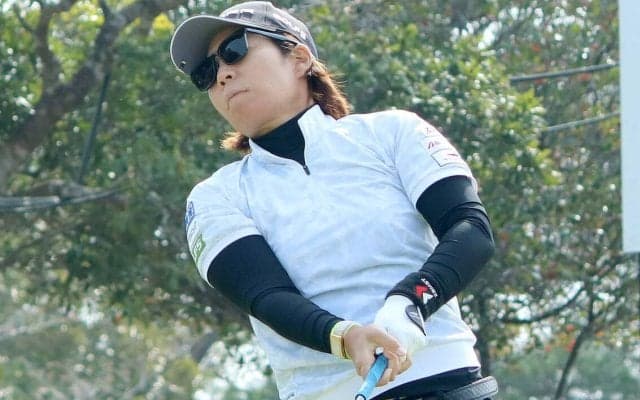 穴井詩、申ジエが首位で後半へ　永峰咲希が３位　菅楓華、河本結らが追走　女子ゴルフ最終日