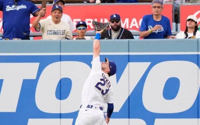 テオ→タッカーで「安心感違う」　衝撃のHRキャッチに感動続出「補強大成功」