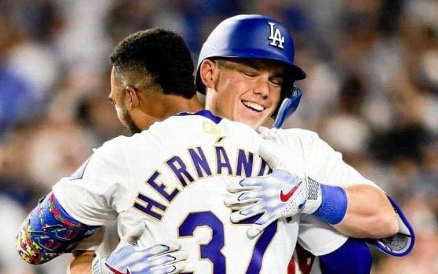 逆転開幕３連勝のドジャース　ＮＨＫ解説も「どんだけ役者が揃ってるんですか！」スミスが誕生日に劇的逆転アーチ「自分の誕生日を自分で祝うって」苦笑い