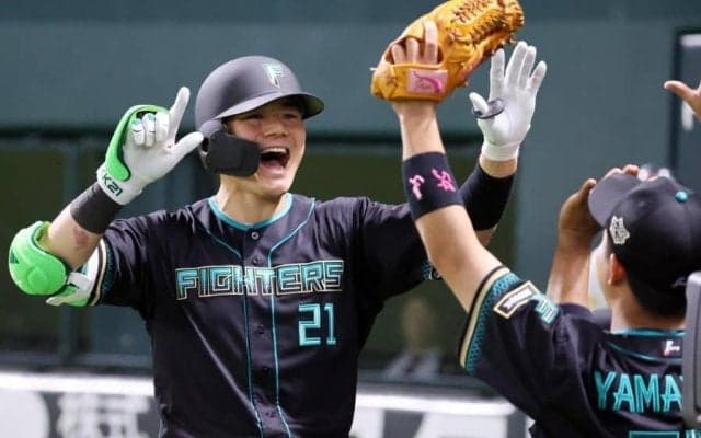 清宮幸太郎、125mの豪快2号…美しすぎる弾道に敵地騒然　万波と早くも2度目のアベック弾