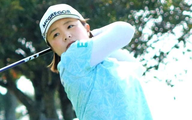 永峰咲希が４勝目　スーパーイーグルなど後半猛追６６で２打差逆転Ｖ　賞金１８００万円を獲得　地元・宮崎で頂点に「小学生の時から回っている」ホームコースで大歓声浴びる