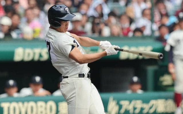 大阪桐蔭の「おかわりジュニア」が甲子園初ヒット！高めの直球を捉えてセンターへ、父は西武・中村剛也【センバツ】