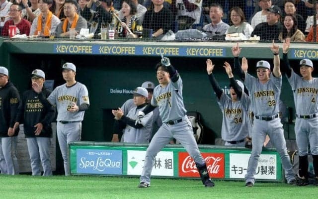 阪神が猛攻！序盤５得点で巨人のルーキーをＫＯ　二回に２死球で藤川監督がベンチ出る→打線が怒涛の攻撃