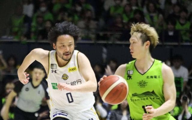【バスケ】日本人初のNBAプレーヤー田臥勇太が今季初得点　北海道戦の第４Ｑ残り４分で出場