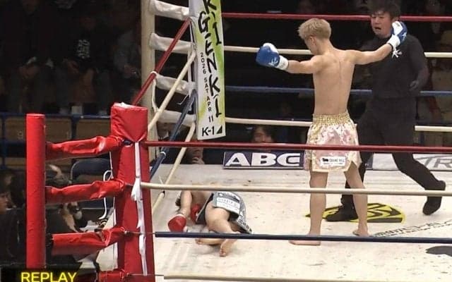 「ヤムチャみたいになってる」「やばい倒れ方した」衝撃の“一撃”KO ファン騒然の劇的決着
