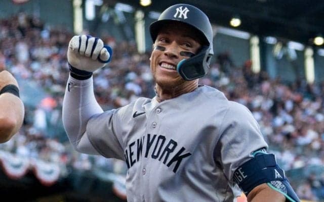 ジャッジが「史上最高の打者」　救急車“破壊”で米確信…実況驚愕「邪魔するとこうなる」