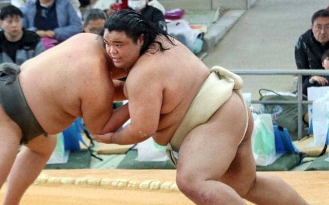 春場所で新入幕の藤凌駕が巡業初参加　笑顔でファンサービスし「地方巡業しか来られない人もいる。でも自分の稽古も大事」