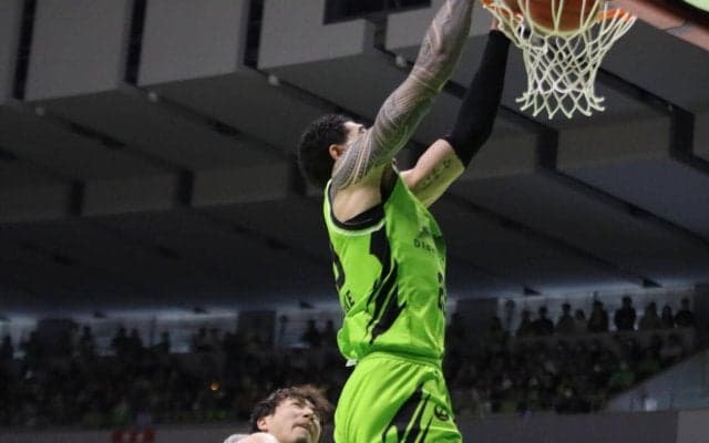 【バスケ】元大関小錦の親戚が５本のダンクで大暴れ　北海道が首位宇都宮に勝ち連敗止める