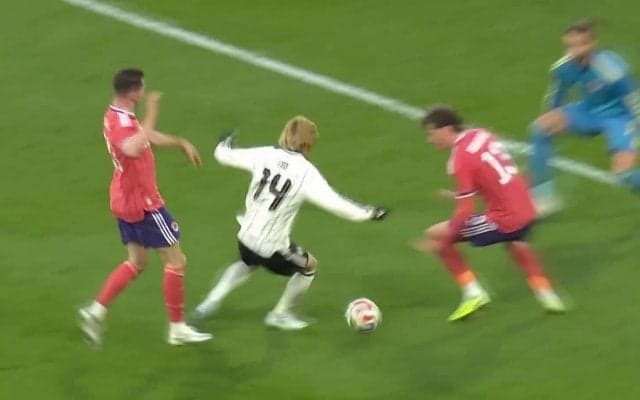 「別格だな」伊東純也、スコットランド守備陣翻弄の“稲妻ドリブル”が話題「キレッキレ」「速すぎる」異次元の“切り返し”にファン衝撃