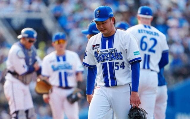 【DeNA】相川監督、８回の継投について「完全に僕の責任。選手はよく頑張ってくれた」／一問一答
