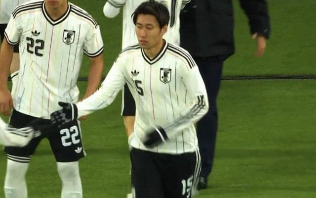 「何で見えてんの…」鎌田大地の“異常な空間把握”に衝撃！「別室からゲームしてる」「ほぼピルロ」俯瞰視野から極上フィード