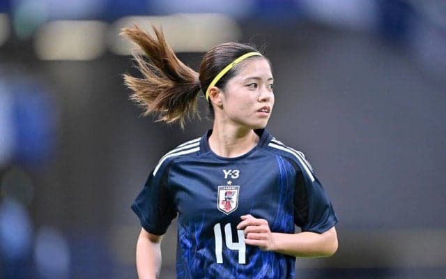 ｢ジダンみたいな余裕｣｢イニエスタの域｣なでしこ長谷川唯のピッチ中央2人置き去りの“芸術的ターン”が華麗すぎる！｢相手DFを石化させる魔法｣