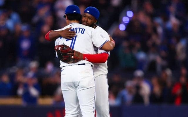 ブルージェイズ岡本和真、メジャー初アーチ！ゲレーロJr.も思わずベンチから乗り出す圧巻アーチ「右方向へのホームランは嬉しい！」