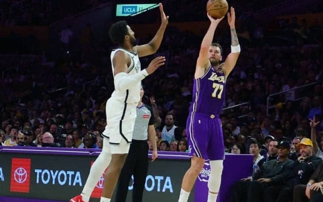 球団史上4人目の12戦連続30得点超えも、ルカ・ドンチッチが次戦で出場停止処分