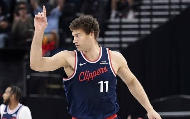 2021年の優勝メンバー、ブルック・ロペスが古巣バックスのホームへ凱旋