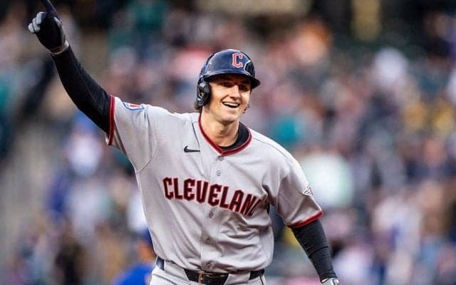 村上宗隆、新人王に強力ライバル　すでに4HRの24歳…故障経て覚醒、同じデビュー＆同地区の奇縁