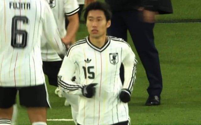 「何いまの…」天才・鎌田大地の“変態ダブルタッチ”に騒然！超高速の2人突破に「もう意味わからん笑」「格が違う」