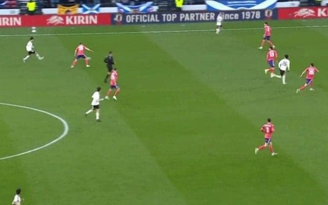 三笘薫、“一撃打破”のアウトサイドスルーパスにファン騒然「クオリティーが違う」「あんなにあっさり裏に出るのか」